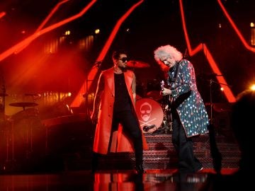 El cantante estadounidense Adam Lambert (i) y el guitarrista del grupo Queen, Brian May El cantante estadounidense Adam Lambert (i) y el guitarrista del grupo Queen, Brian May