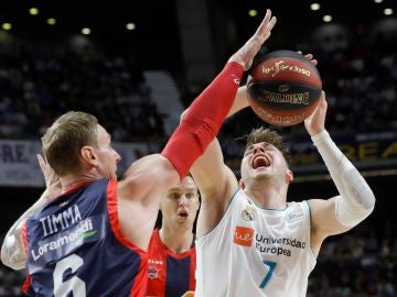 Timma y Doncic, durante el Real Madrid - Baskonia Timma y Doncic, durante el Real Madrid - Baskonia