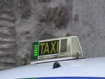 Los taxistas de Bilbao están obligados a esperar a que sus clientas entren al portal Los taxistas de Bilbao están obligados a esperar a que sus clientas entren al portal