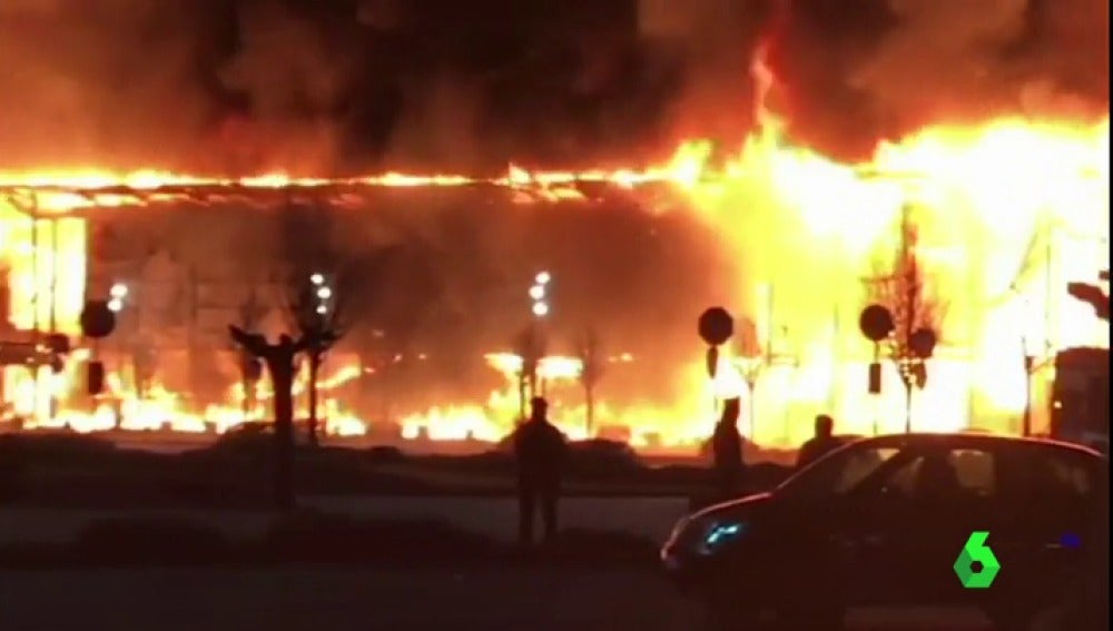 Resultado de imagen para incendio italia centro comercial