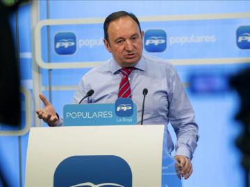 Pedro Sanz no optará a presidir el Gobierno de La Rioja pese a ganar las elecciones Pedro Sanz no optará a presidir el Gobierno de La Rioja pese a ganar las elecciones
