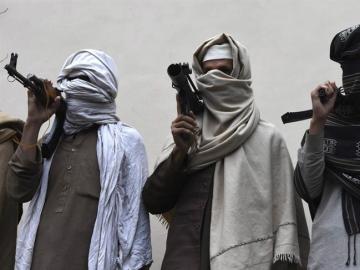Un grupo de talibanes armados Un grupo de talibanes armados