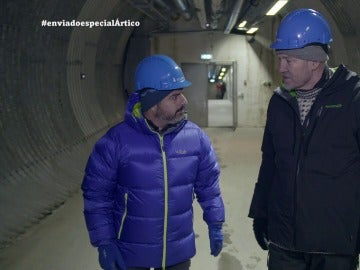 Jalis entra en la bóveda del fin del mundo, el refugio subterráneo que preserva el futuro de la humanidad Jalis entra en la bóveda del fin del mundo, el refugio subterráneo que preserva el futuro de la humanidad