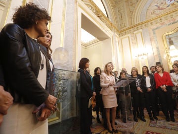 Diputadas del PP, el PSOE y C's han celebrado en el Congreso el Día de la Mujer con un homenaje a Clara Campoamor Diputadas del PP, el PSOE y C's han celebrado en el Congreso el Día de la Mujer con un homenaje a Clara Campoamor