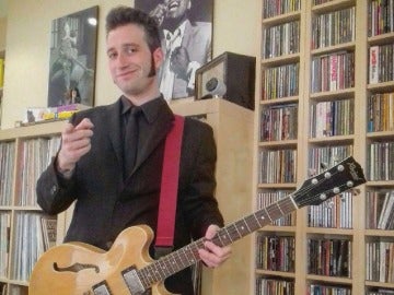 Álvaro Escribano, con su colección de discos Álvaro Escribano, con su colección de discos