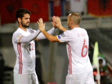 Andrés Iniesta e Isco Alarcón con España