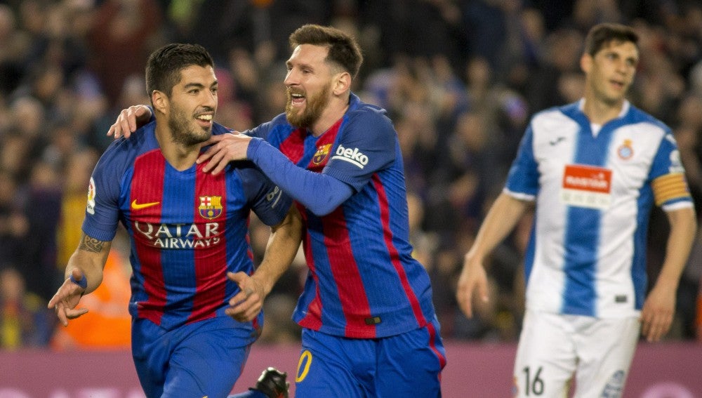 Luis Suárez y Leo Messi celebrando un gol frente al Espanyol