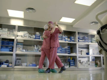 Médicos bailan en el Hospital La Paz