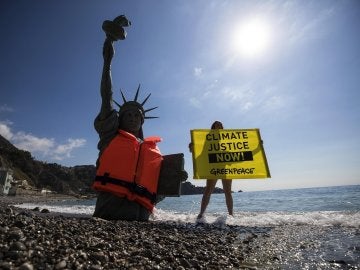 Protesta de Greenpeace en Sicilia
