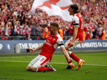 Ramsey celebra su gol contra el Chelsea Ramsey celebra su gol contra el Chelsea