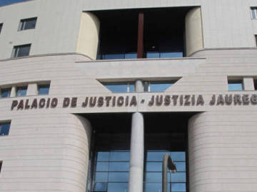 Fachada del Palacio de Justicia de Navarra Fachada del Palacio de Justicia de Navarra