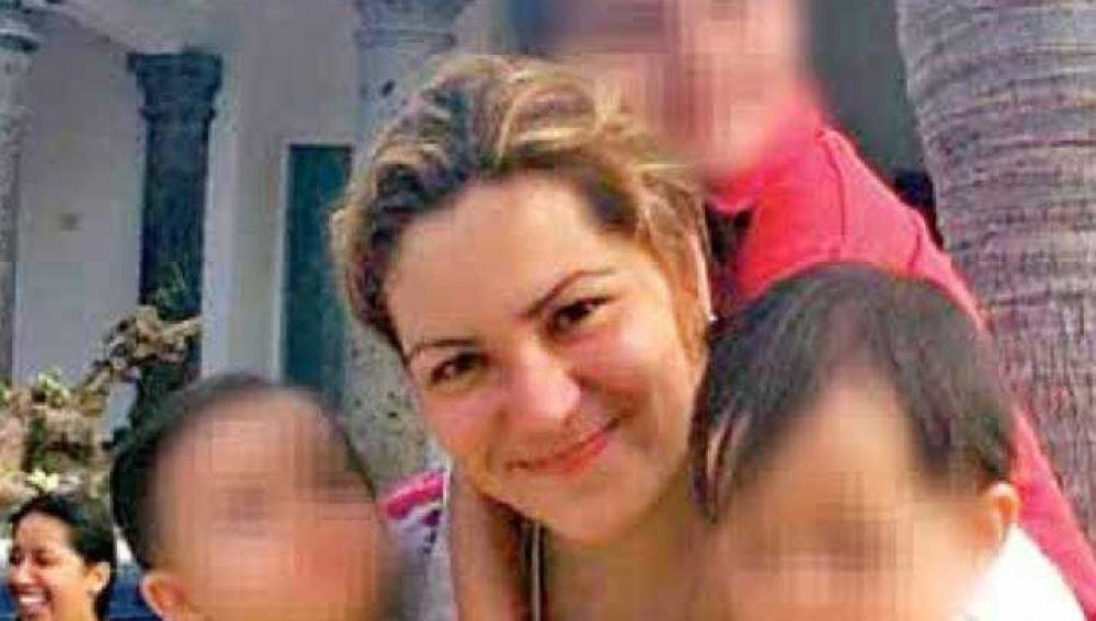 Mireya Agraz, junto a sus tres hijos