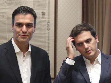 Albert Rivera y Pedro Sánchez, momentos antes de su reunión Albert Rivera y Pedro Sánchez, momentos antes de su reunión