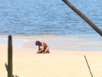 Fernando practica yoga en La Isla Fernando practica yoga en La Isla