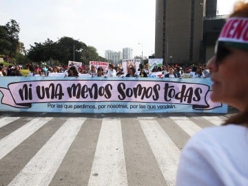 Miles de mujeres participan en la manifestación en Perú Miles de mujeres participan en la manifestación en Perú