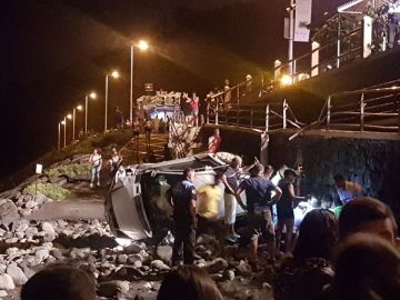 Muere una mujer al caer con su vehículo a una playa de Tenerife Muere una mujer al caer con su vehículo a una playa de Tenerife