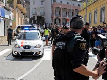 Guardia Civil y Mossos d'Esquadra en Ripoll, en Girona Guardia Civil y Mossos d'Esquadra en Ripoll, en Girona