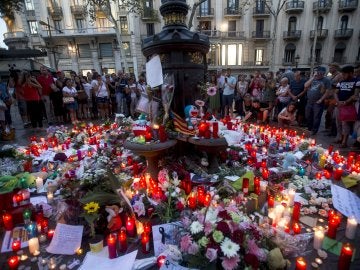 Homenaje a las víctimas en Barcelona Homenaje a las víctimas en Barcelona