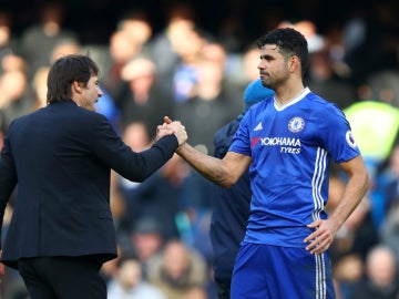 Conte saluda a Diego Costa Conte saluda a Diego Costa