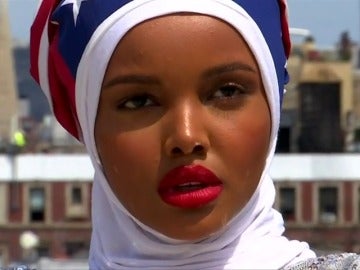 Halima Aden, la primera modelo en llevar el hijab a las pasarelas Halima Aden, la primera modelo en llevar el hijab a las pasarelas