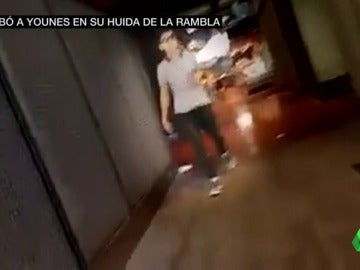 Younes Abouyaaqoub en su huida de La Rambla Younes Abouyaaqoub en su huida de La Rambla