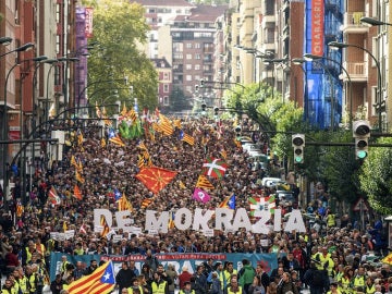 Manifestación convocada por la organización soberanista Gure Esku Dago en apoyo al referéndum catalán Manifestación convocada por la organización soberanista Gure Esku Dago en apoyo al referéndum catalán