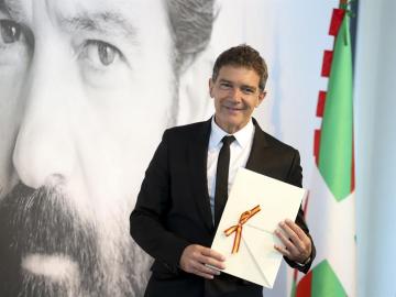 Antonio Banderas agradece el Premio Nacional de Cinematografía en reconocimiento a su carrera como actor, director y productor Antonio Banderas agradece el Premio Nacional de Cinematografía en reconocimiento a su carrera como actor, director y productor