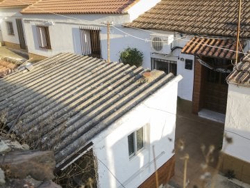 Entrada de la vivienda situada en la localidad onubense de La Zarza Entrada de la vivienda situada en la localidad onubense de La Zarza
