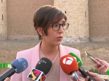 La presidenta de las Cortes de Aragón denunciará a la Policía el "botellazo" propinado por un ultraderechista La presidenta de las Cortes de Aragón denunciará a la Policía el "botellazo" propinado por un ultraderechista