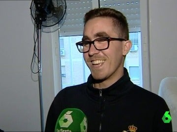 Francisco, un joven con fibrosis quística, consigue que le cambien su casa por otra porque sufría con la humedad y los hongos Francisco, un joven con fibrosis quística, consigue que le cambien su casa por otra porque sufría con la humedad y los hongos