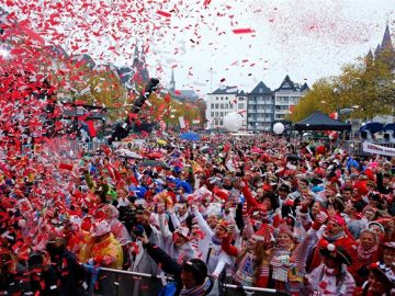 La 'Fastnachumzug' de Eppingen, una de las grandes celebraciones del Carnaval alemán La 'Fastnachumzug' de Eppingen, una de las grandes celebraciones del Carnaval alemán