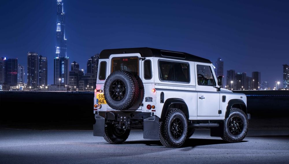 land-rover-defender-2millones-101115-03.jpg