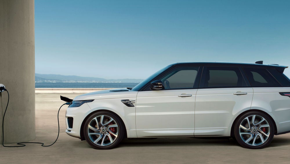 RRS_18MY_041017_PHEV_Static_01.jpg