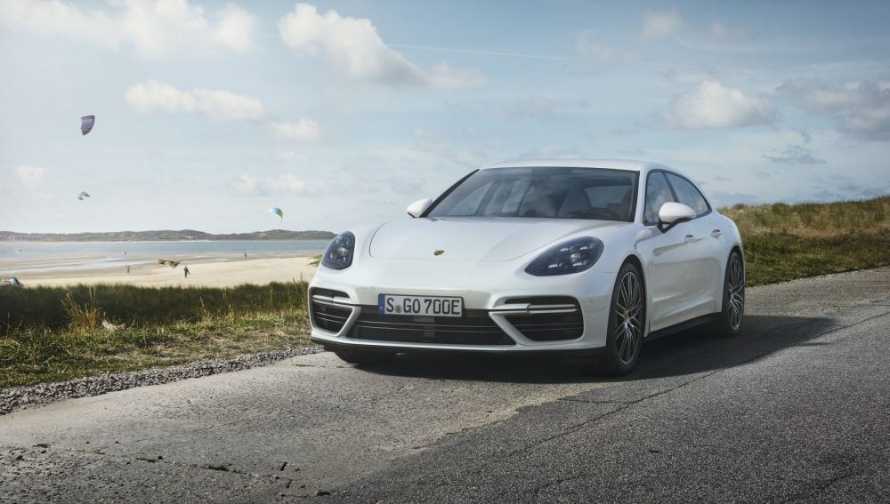 Porsche-Panamera-Turbo-S-E-Hybrid-Sport-Turismo-2017-5.jpg