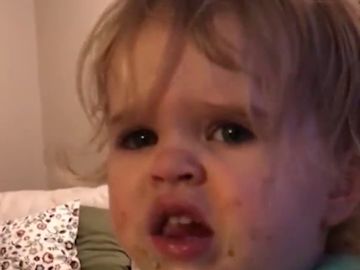 Polémica en las redes por la madre que da wasabi a su bebé y se ríe de su reacción Polémica en las redes por la madre que da wasabi a su bebé y se ríe de su reacción
