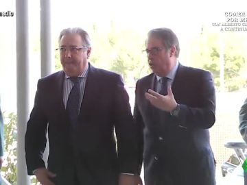 El Intermedio desvela en exclusiva la ‘conversación’ de Serrano y Zoido en la presentación de las motos con radar de la DGT El Intermedio desvela en exclusiva la ‘conversación’ de Serrano y Zoido en la presentación de las motos con radar de la DGT