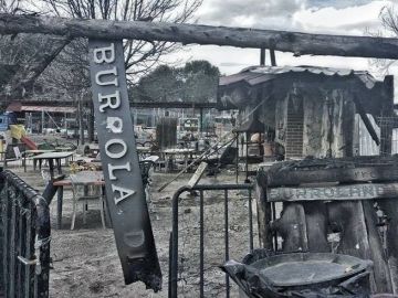 Burrolandia, arrasado tras un incendio Burrolandia, arrasado tras un incendio