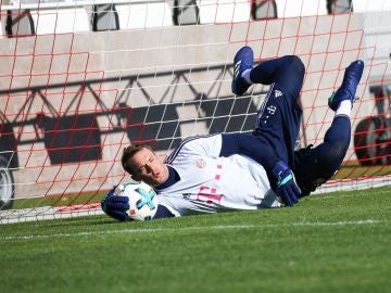 Manuel Neuer vuelve a entrenar con el Bayern Manuel Neuer vuelve a entrenar con el Bayern