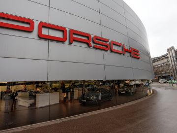 Fotografía de la fachada de la sede de Porsche Fotografía de la fachada de la sede de Porsche