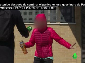 Una persona llega al narcopiso de Valladolid Una persona llega al narcopiso de Valladolid