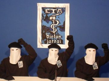 Miembros de ETA en una imagen de archivo Miembros de ETA en una imagen de archivo