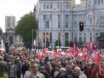 Miles de personas participan en la manifestación celebrada en Madrid con motivo del Primero de Mayo