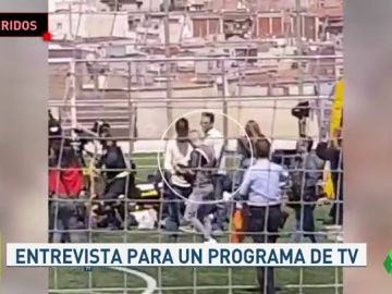 Once heridos al derrumbarse una grada durante una entrevista con Iniesta