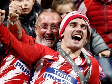 Griezmann celebra el título de la Europa League Griezmann celebra el título de la Europa League
