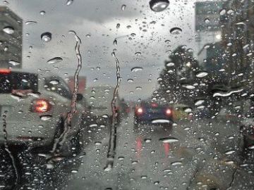 Vehículos parados por la intensa lluvia en Madrid Vehículos parados por la intensa lluvia en Madrid