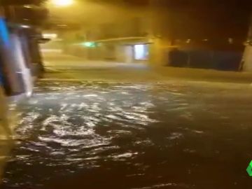 Las calles de Tarazona se convierten en ríos tras la brutal tromba de agua que dejan en Aragón las tormentas Las calles de Tarazona se convierten en ríos tras la brutal tromba de agua que dejan en Aragón las tormentas