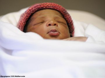 El pequeño Miracle nació a bordo del Aquarius, uno de los barcos de Médicos sin Fronteras El pequeño Miracle nació a bordo del Aquarius, uno de los barcos de Médicos sin Fronteras