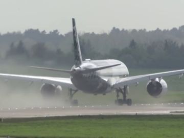 <p><p class="MsoNormal"><span>El espectacular despegue
en vertical del avión Airbus A350 que te dejará helado<span><o:p></o:p></span></span></p> <p><p class="MsoNormal"><span>El espectacular despegue
en vertical del avión Airbus A350 que te dejará helado<span><o:p></o:p></span></span></p>