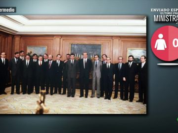 <p>El Gobierno paritario de Zapatero, el reducido de Rajoy... así evoluciona el papel de la mujer en la política española: "¡España se está feminizando!"</p> <p>El Gobierno paritario de Zapatero, el reducido de Rajoy... así evoluciona el papel de la mujer en la política española: "¡España se está feminizando!"</p>