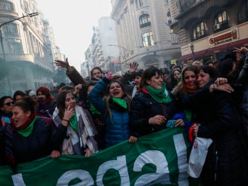 Miles de personas festejan la aprobación de la despenalización del aborto Miles de personas festejan la aprobación de la despenalización del aborto